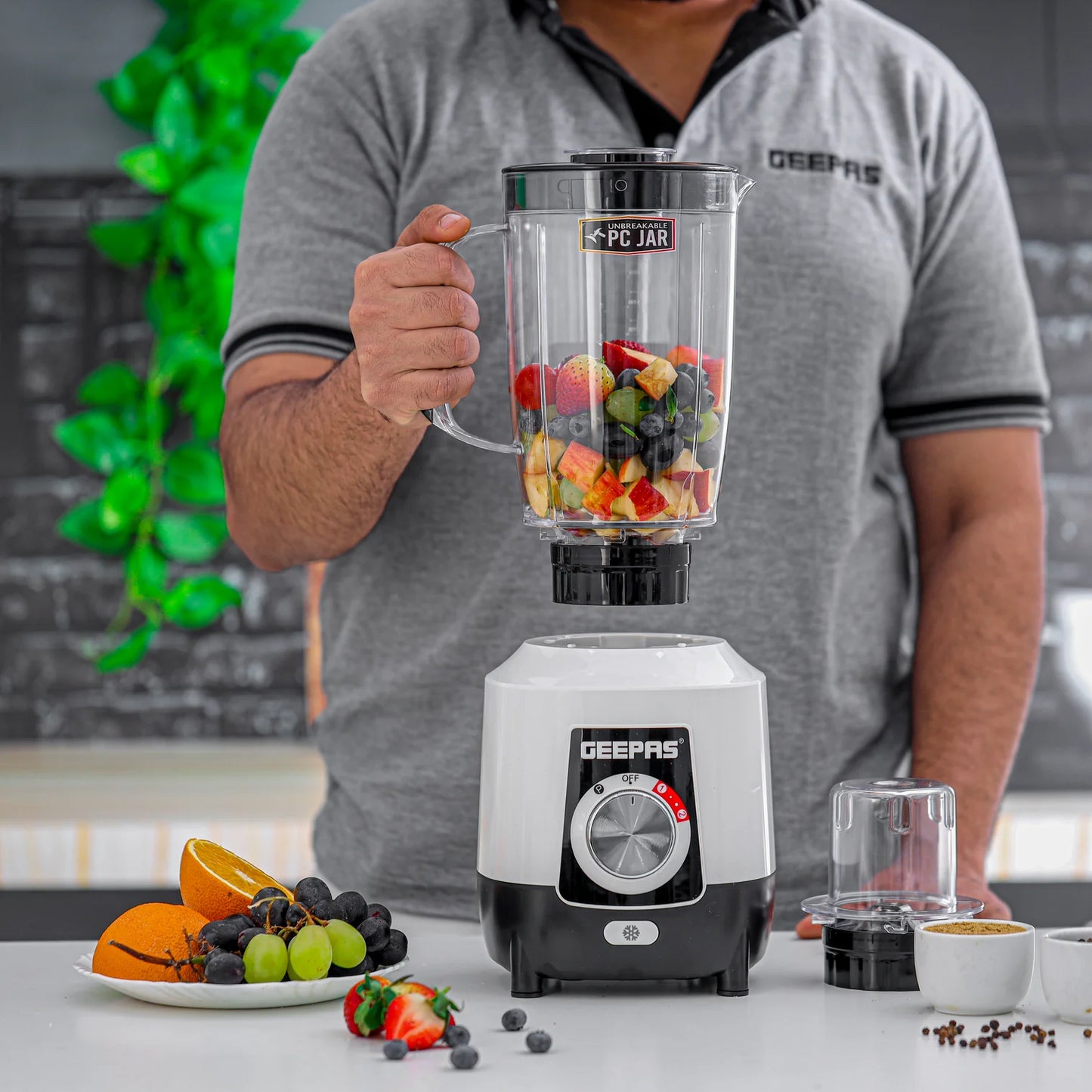 Geepas 2-in-1 Blender, Powerful Motor with 2 Speed Setting and Pulse/ Transparent Jars with Stainless Steel Blade, Grinder Attachment White and Black