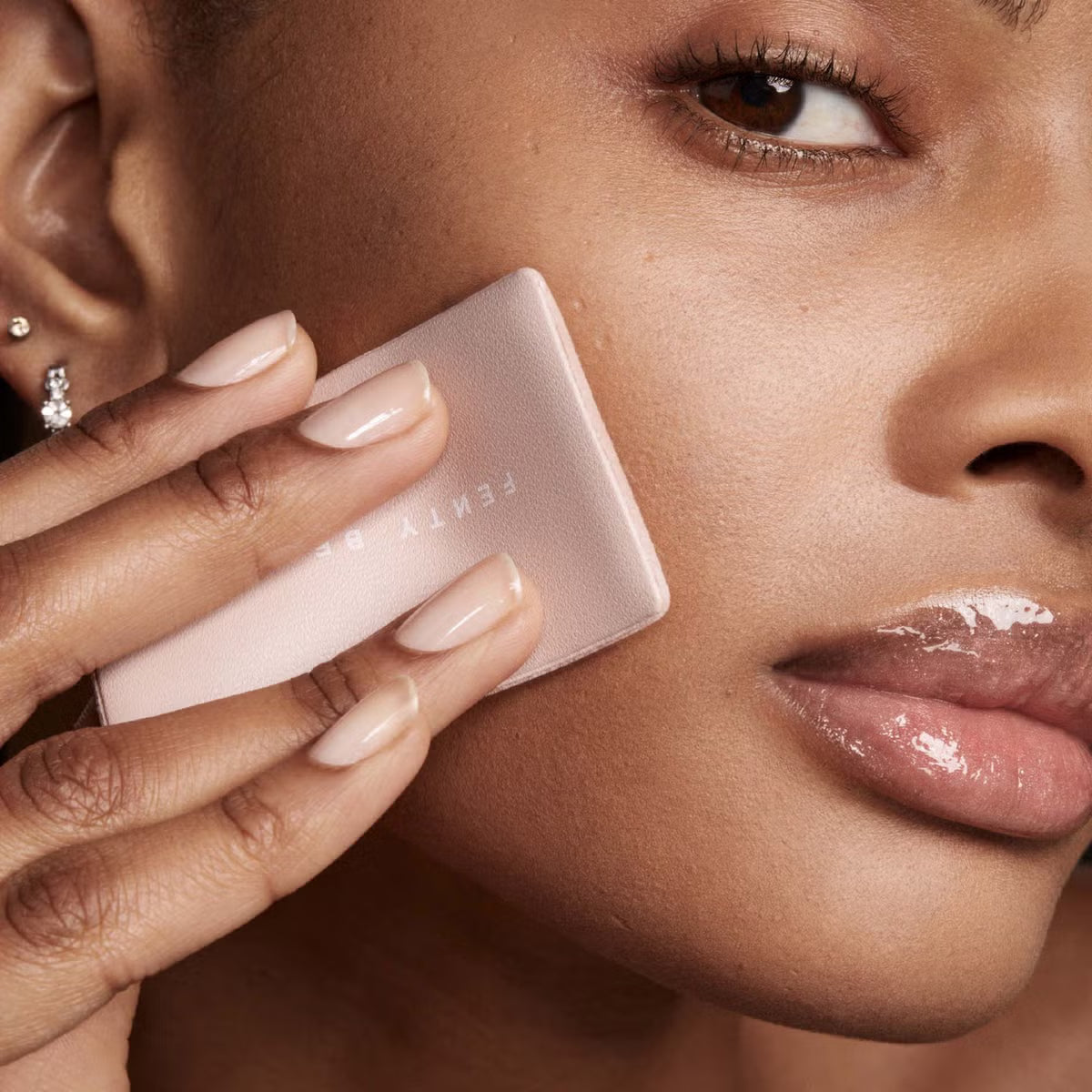 Fenty Beauty Mini Invisimatte Instant Setting + Blotting Powder