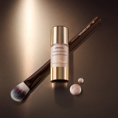 Hourglass No. 16 Highlighter Brush